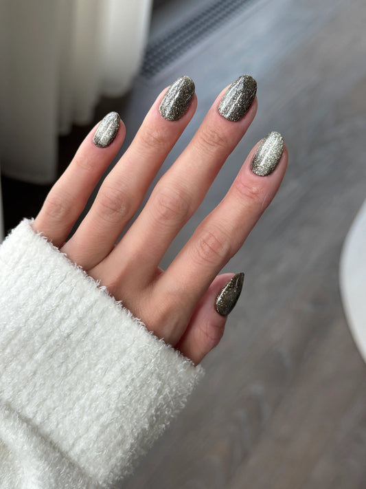 Magnetic Moss - Noho Nails