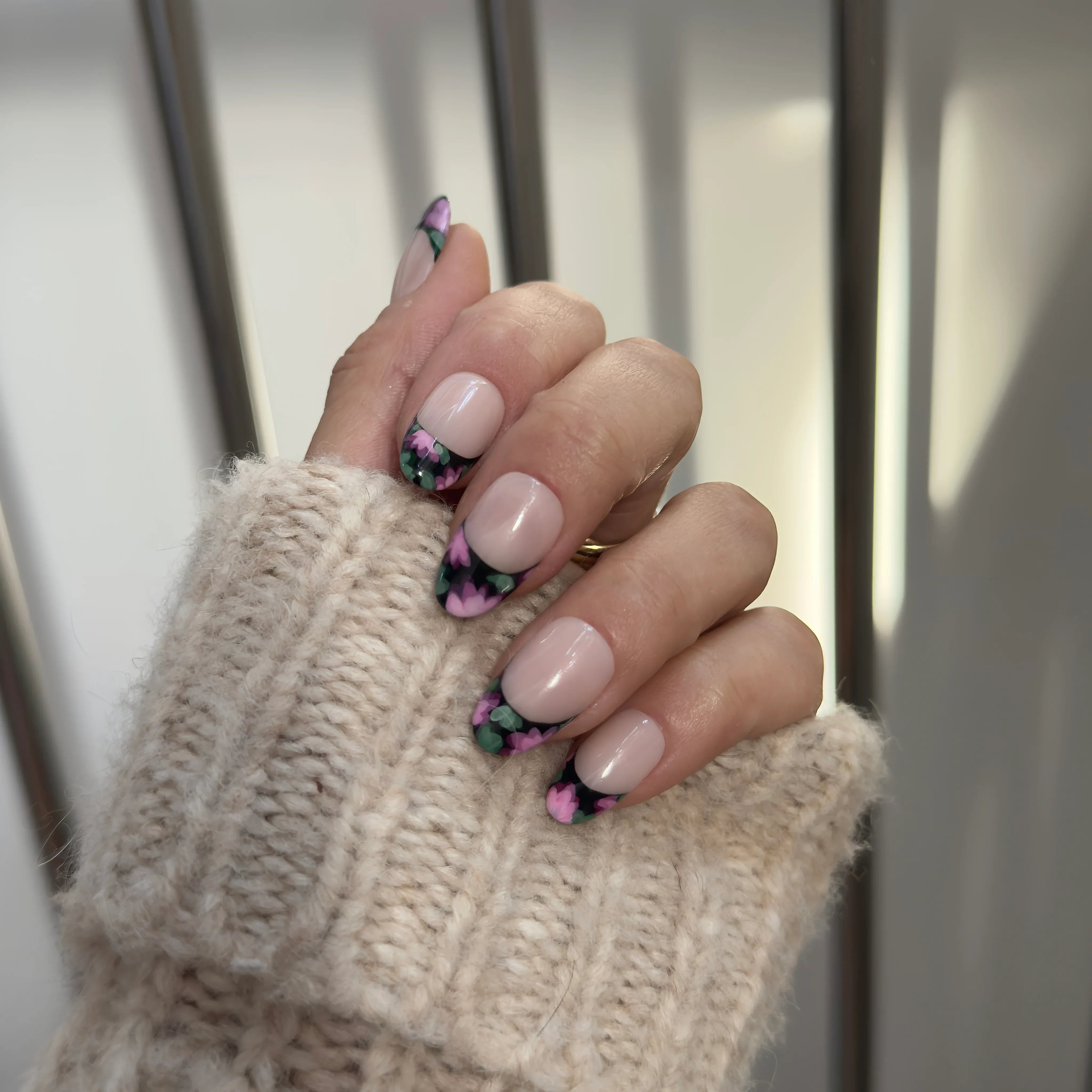 Noir Flora - Noho Nails