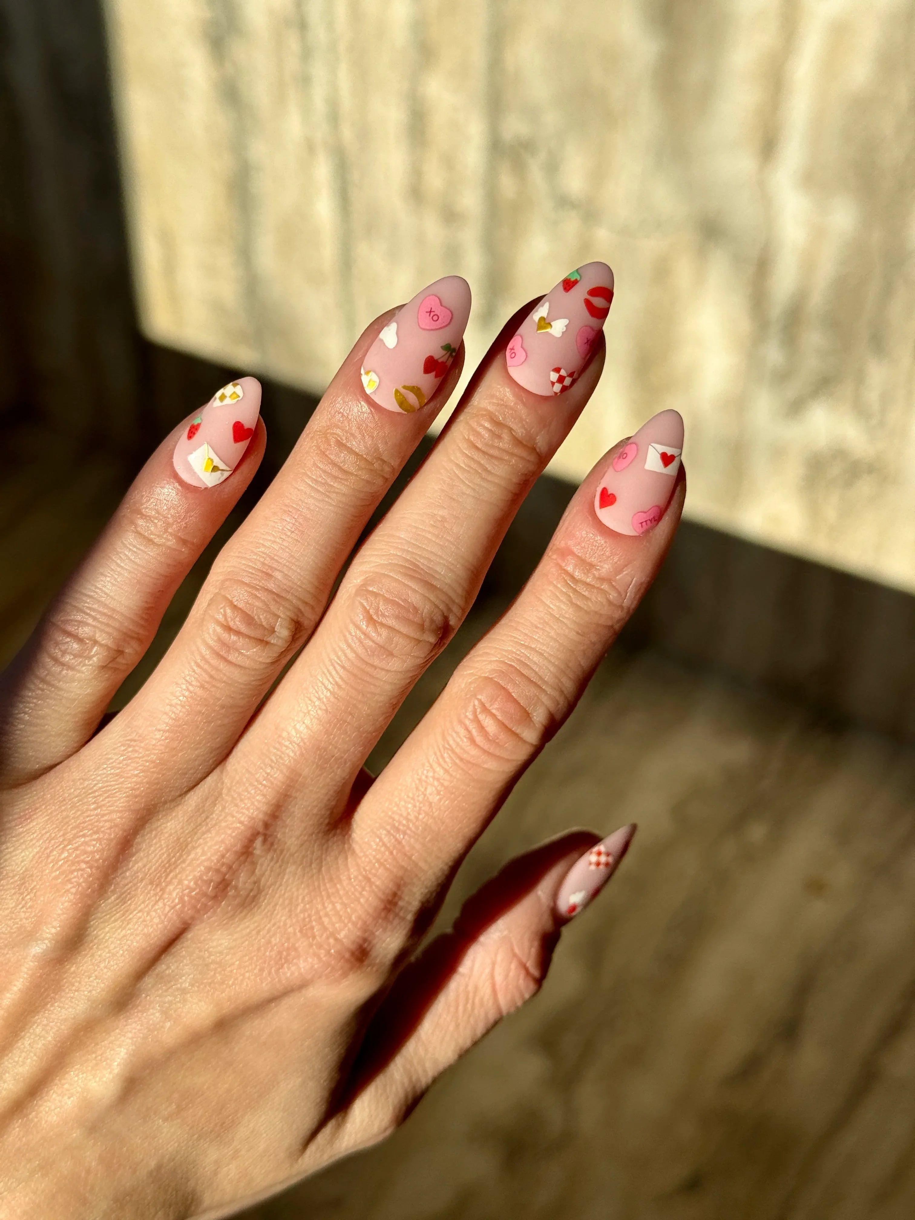XOXO - Noho Nails