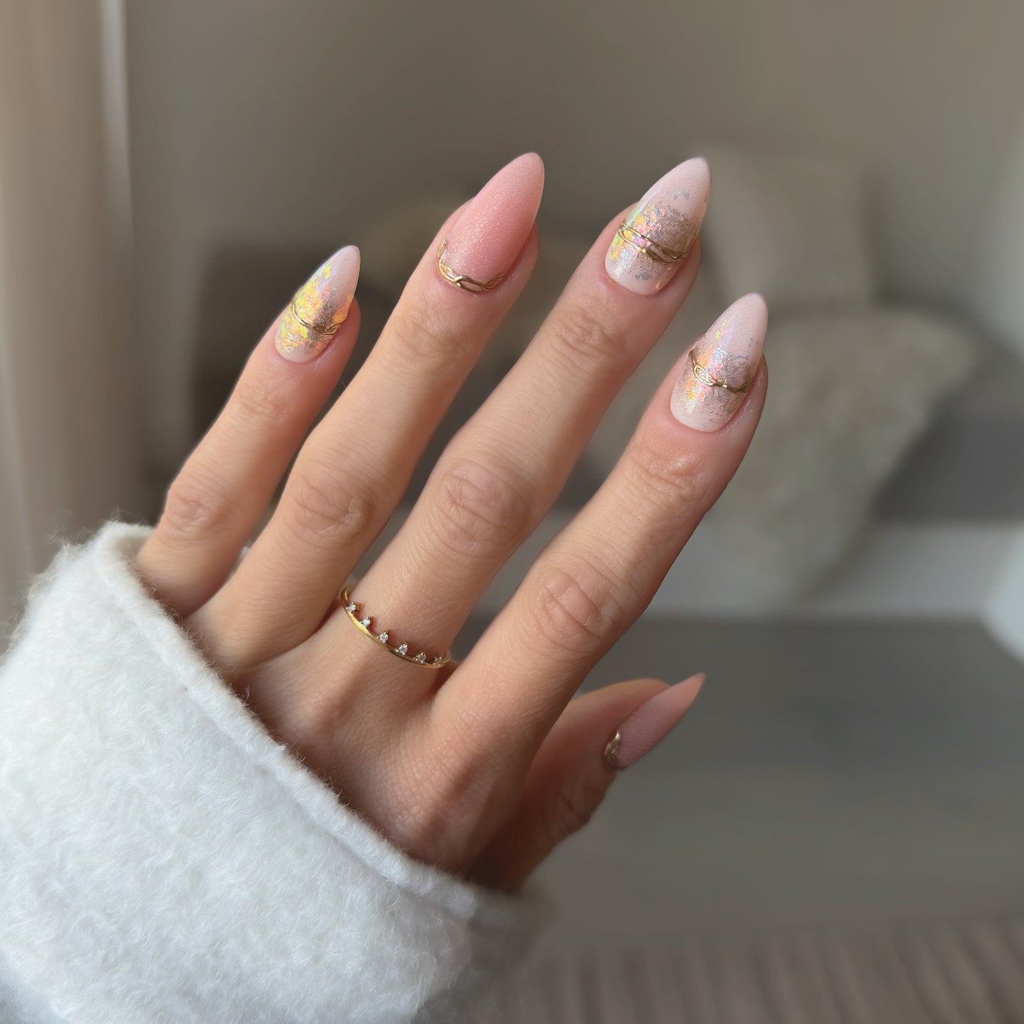 Woven Sunbeams - Noho Nails