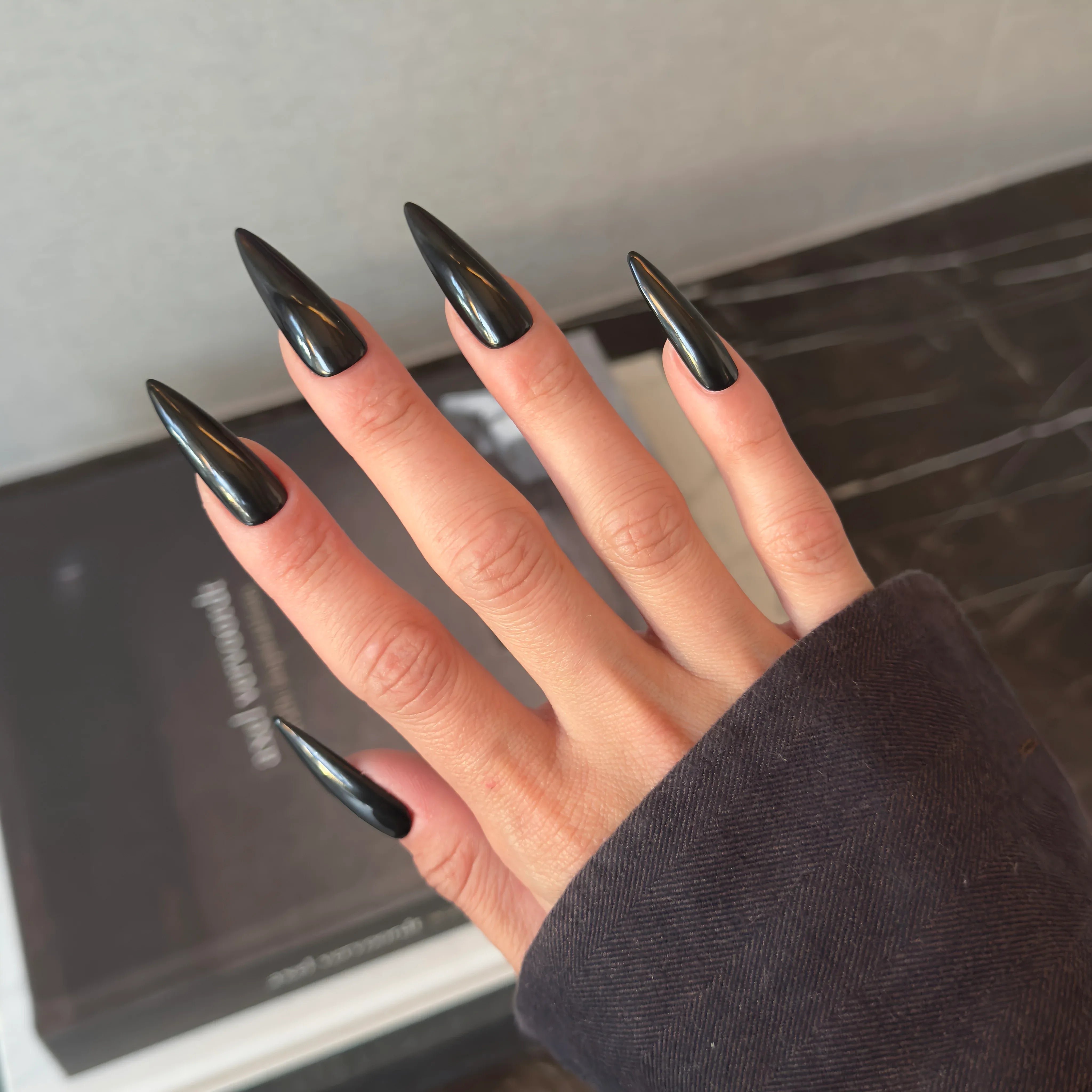 Obsidian - Noho Nails