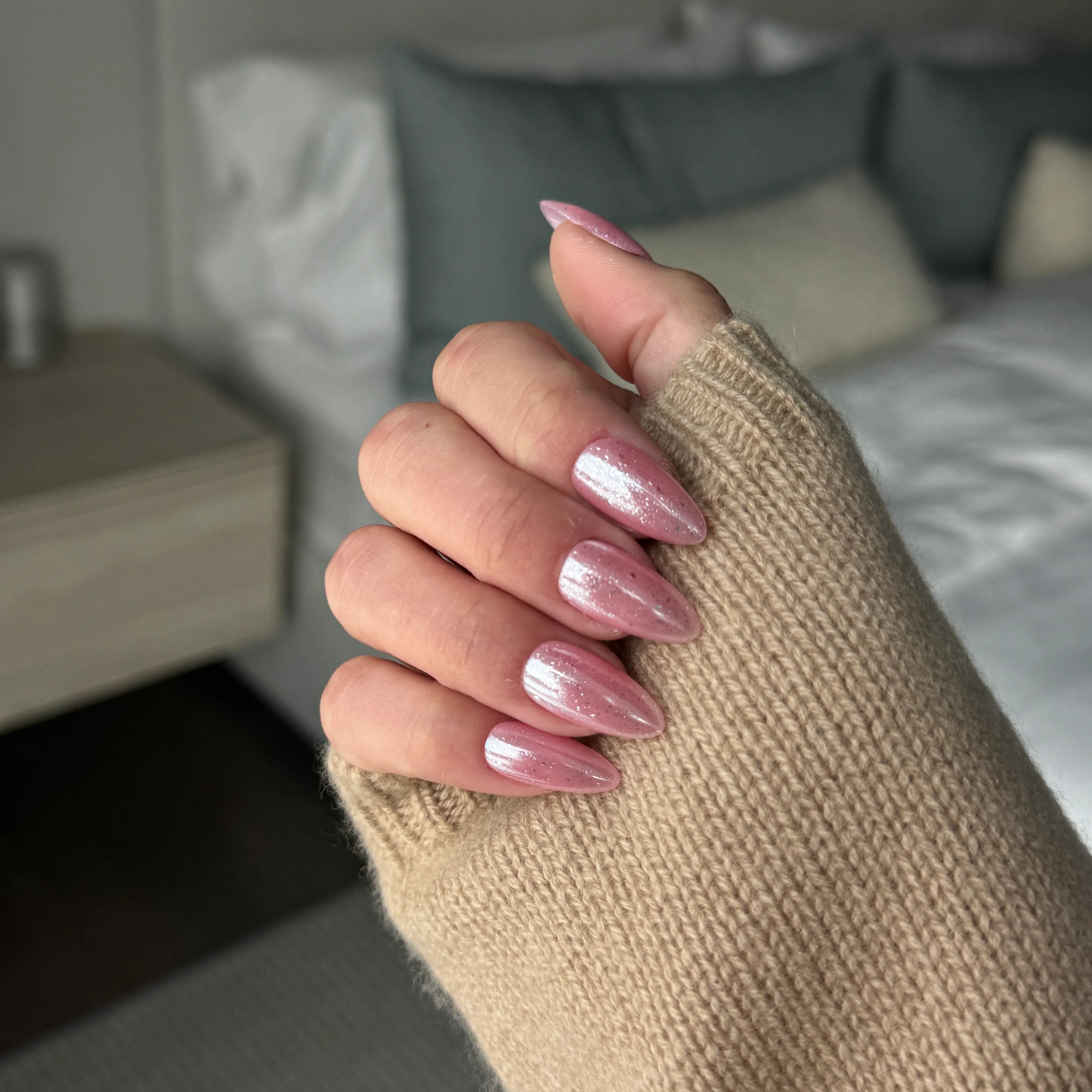 Catching Pearl Feelings - Noho Nails