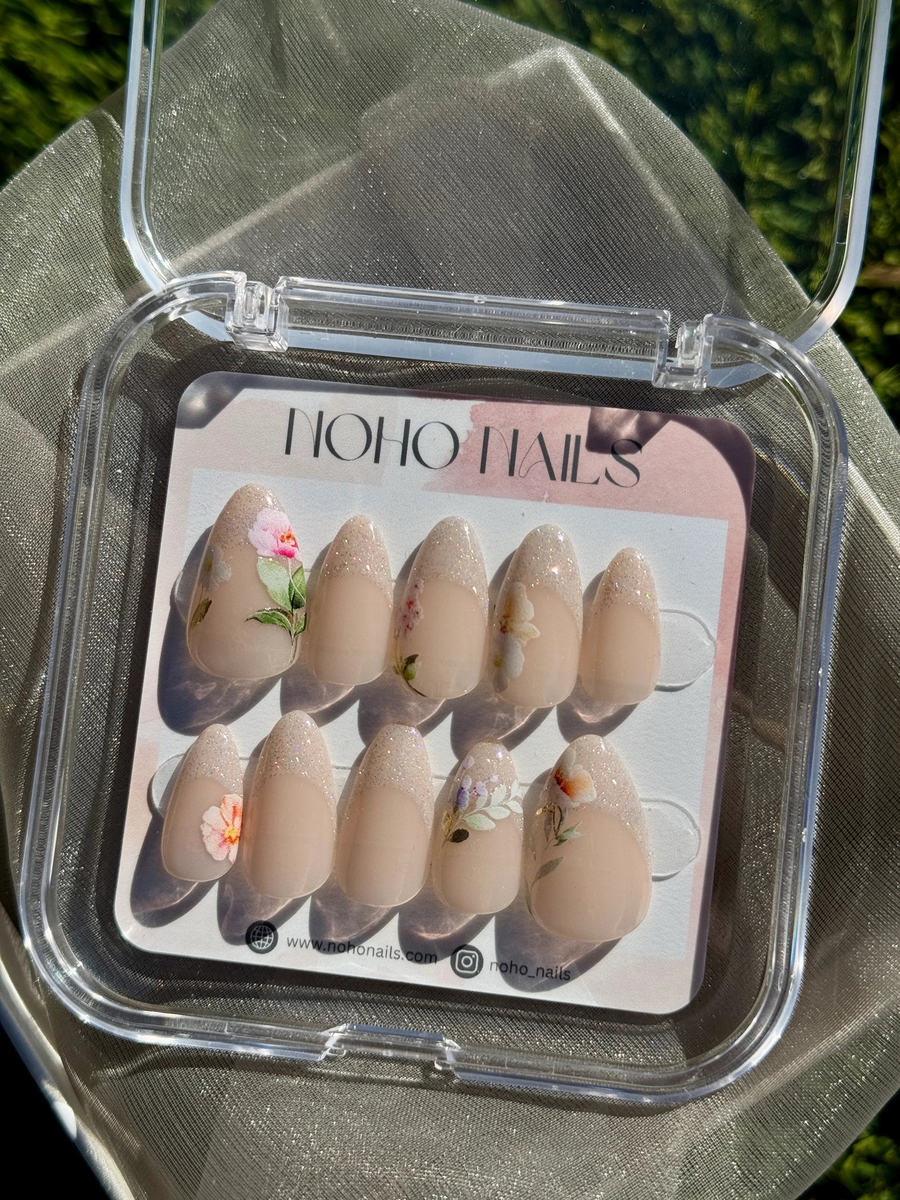 Blooming Elegance - Noho Nails